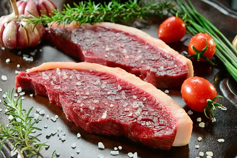Preços continuam menores que em 2022 e 2023, mas exportação total de carne bovina de abril é a terceira melhor da história em volume